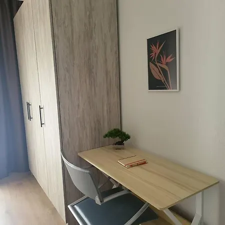 μοντέρνο στη *